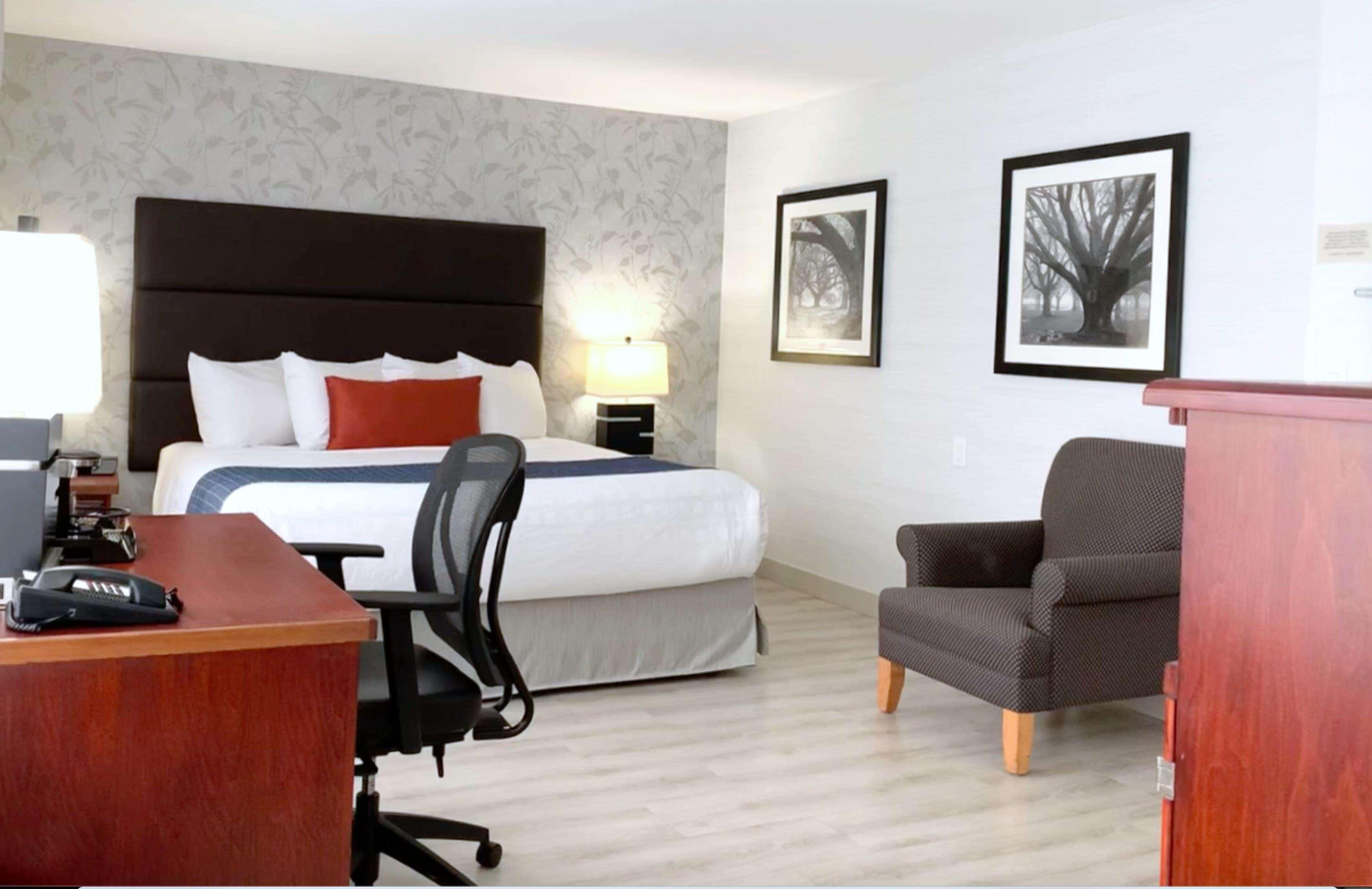 Best Western Plus Regency Inn And Conference Centre Abbotsford Exterior photo