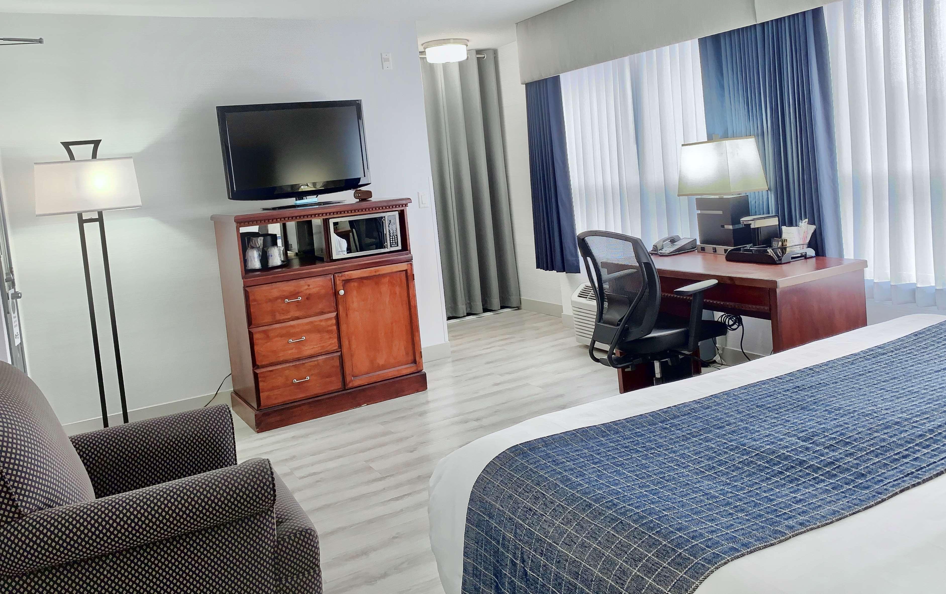Best Western Plus Regency Inn And Conference Centre Abbotsford Exterior photo