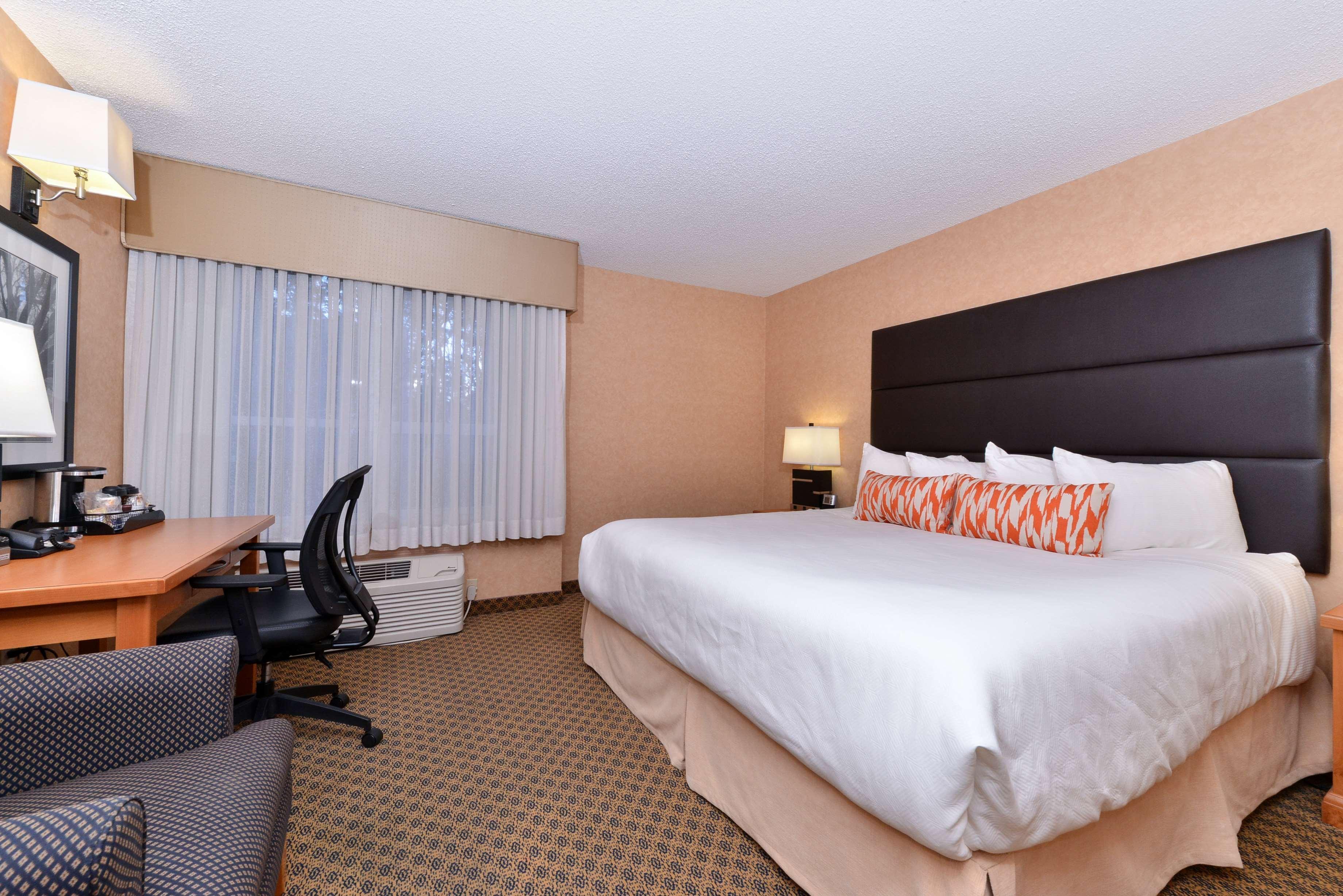 Best Western Plus Regency Inn And Conference Centre Abbotsford Exterior photo