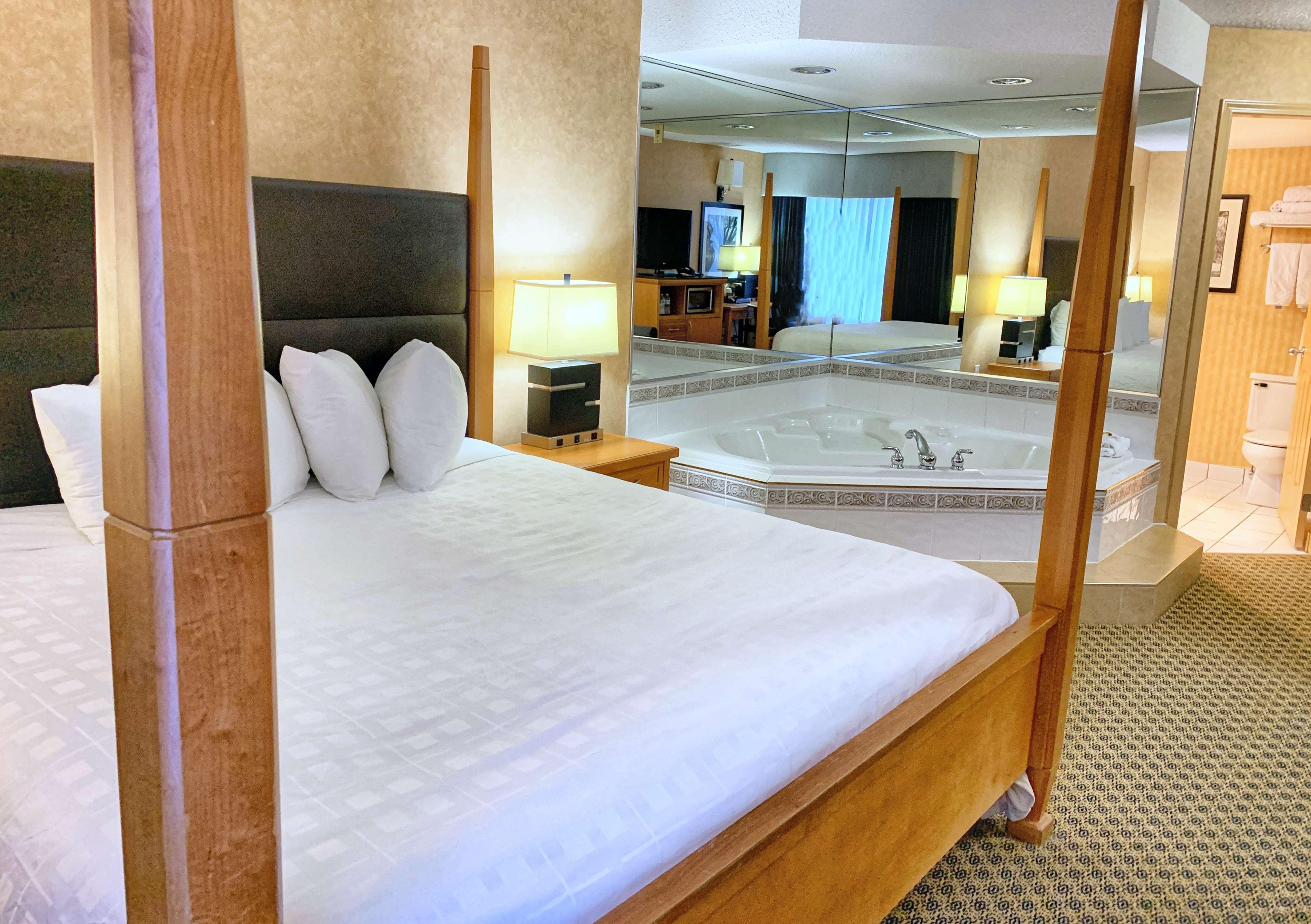 Best Western Plus Regency Inn And Conference Centre Abbotsford Exterior photo