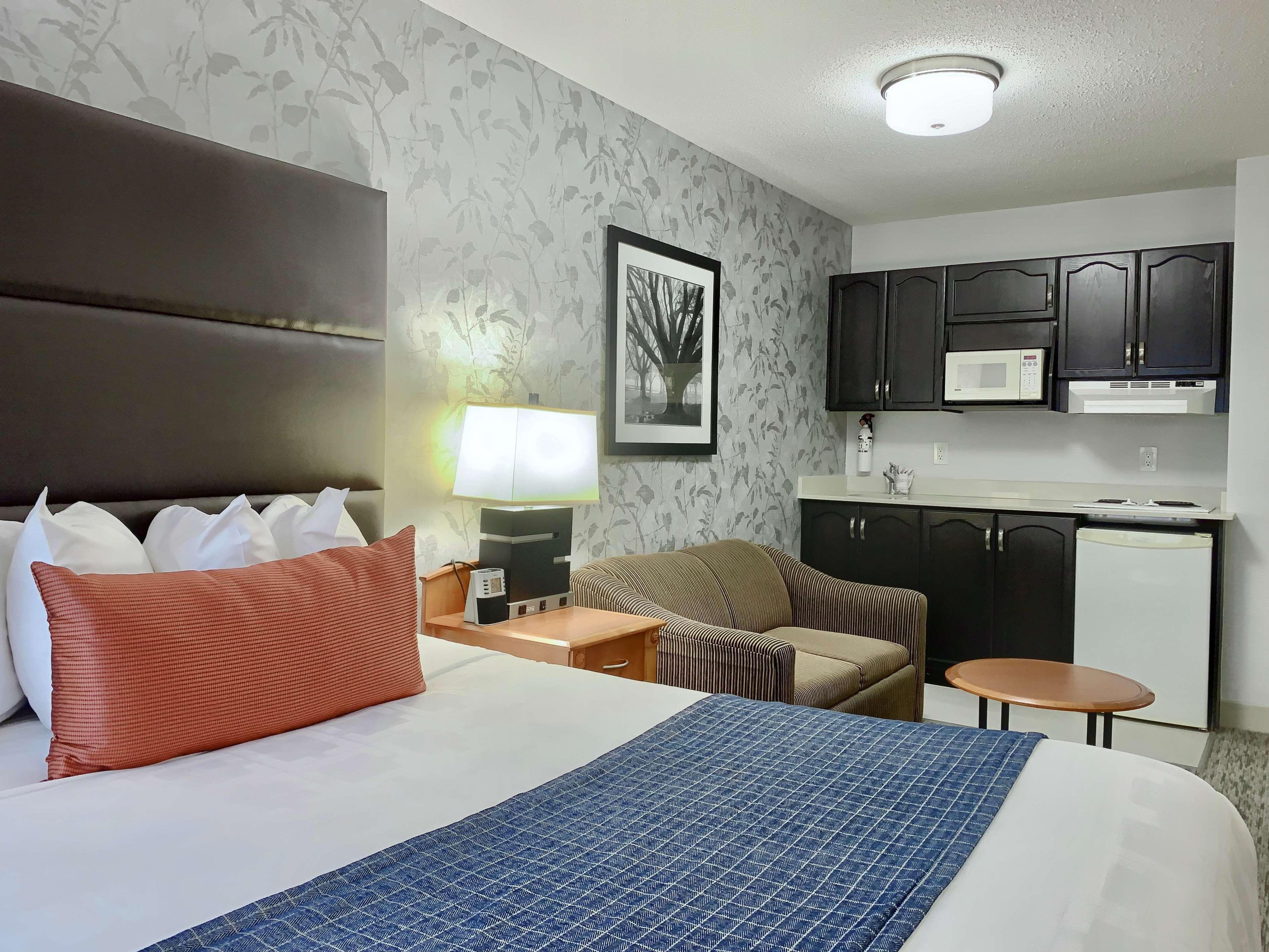 Best Western Plus Regency Inn And Conference Centre Abbotsford Exterior photo