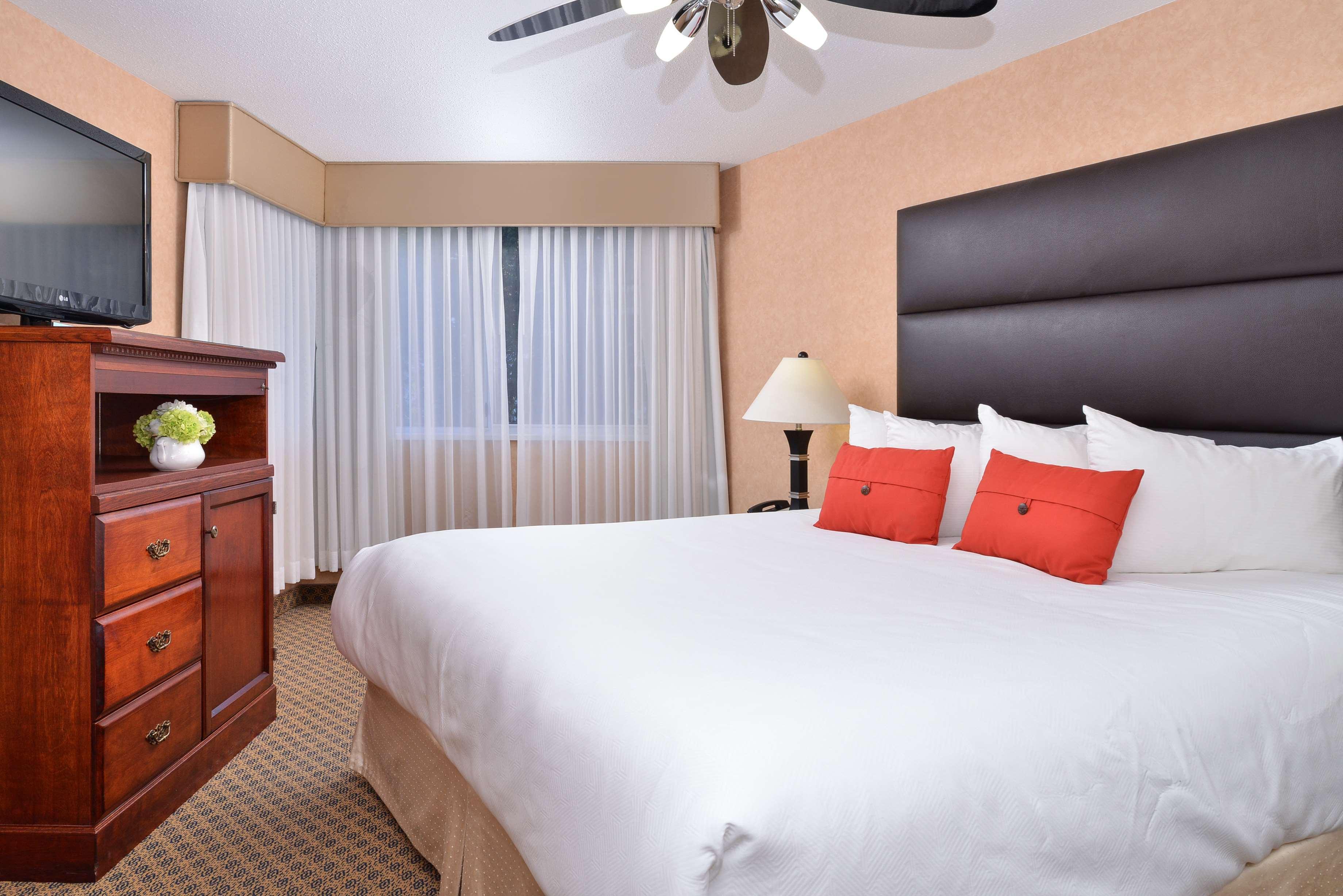 Best Western Plus Regency Inn And Conference Centre Abbotsford Exterior photo