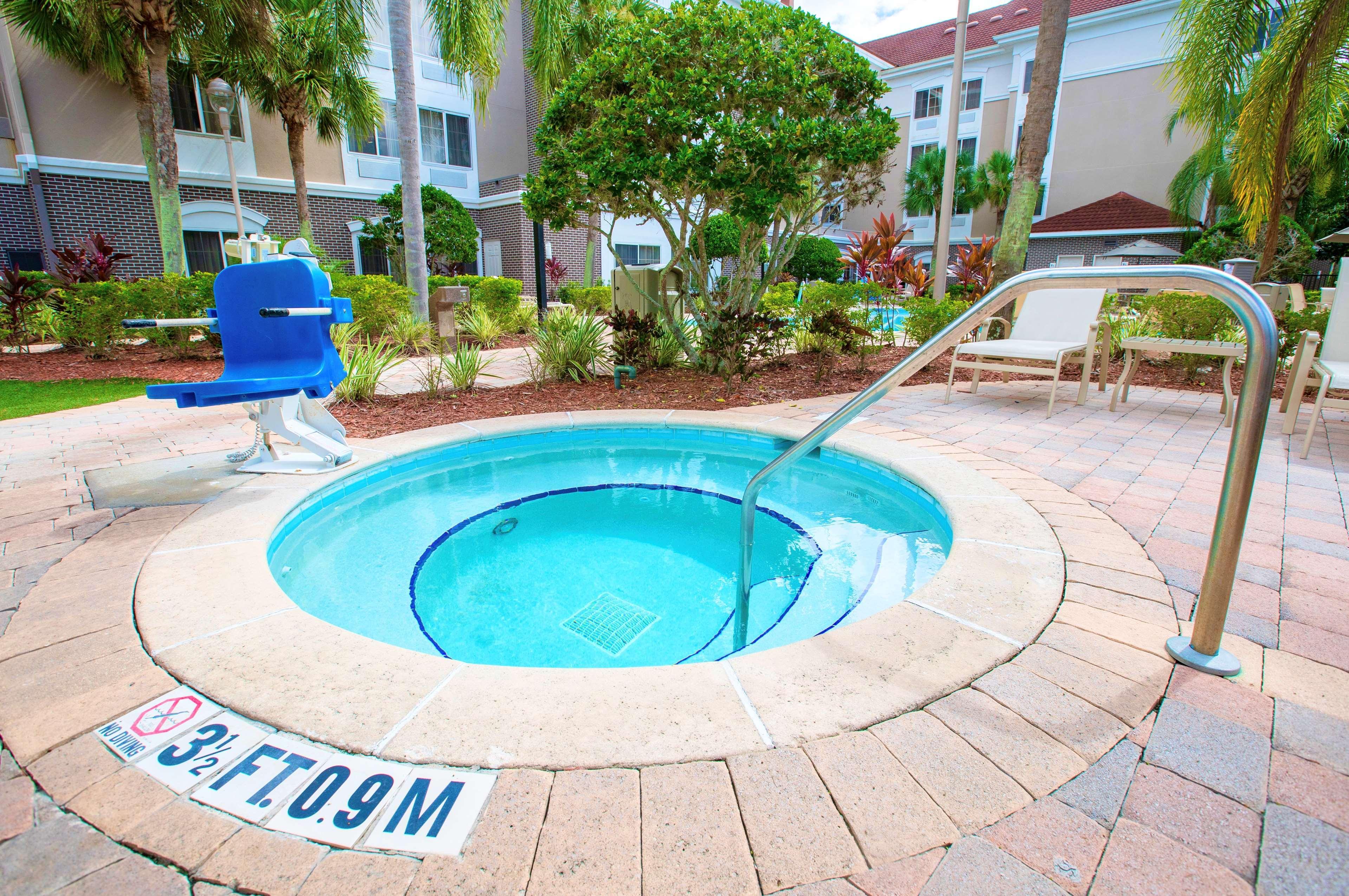 Best Western Plus Regency Inn And Conference Centre Abbotsford Exterior photo