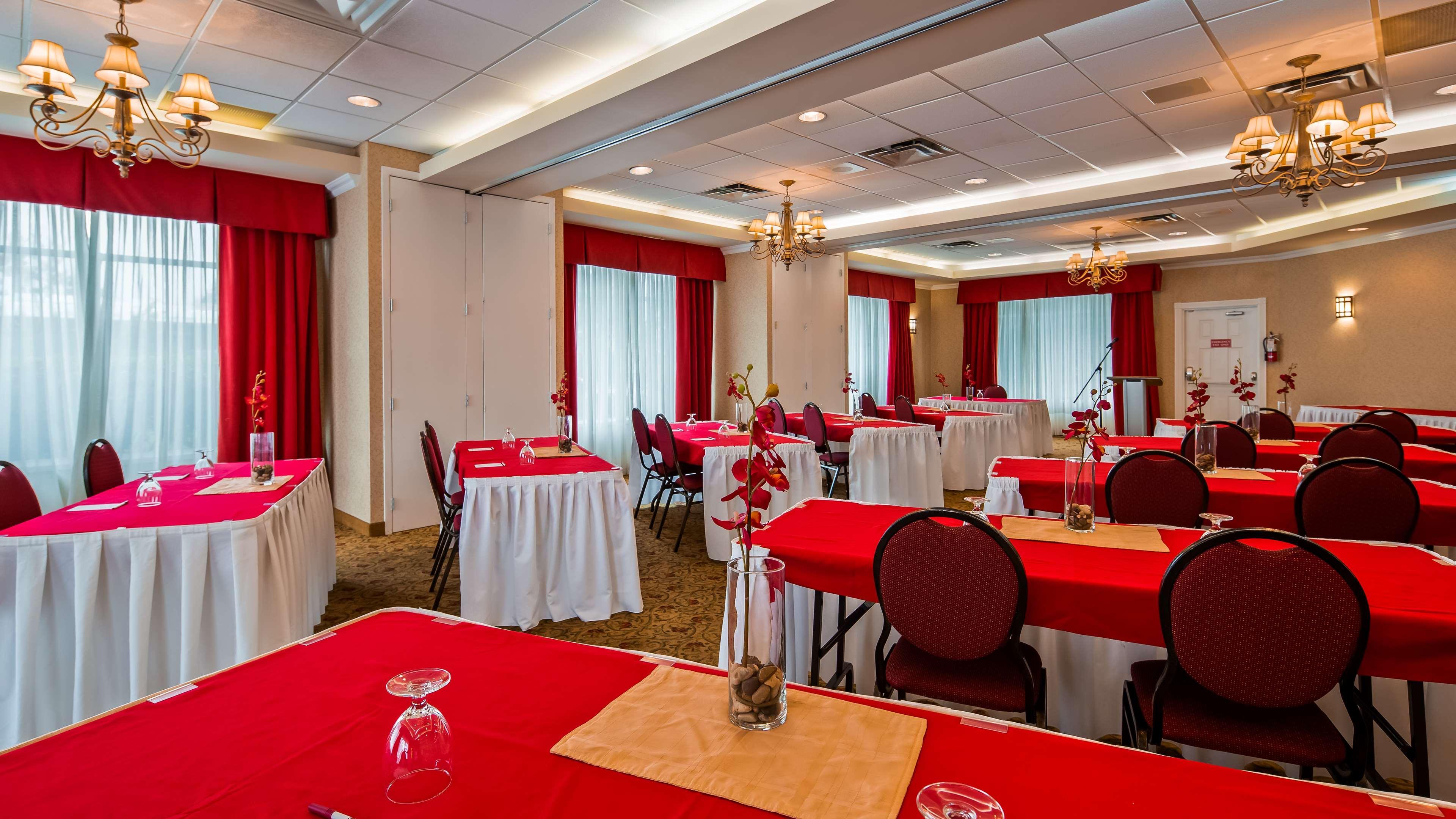 Best Western Plus Regency Inn And Conference Centre Abbotsford Exterior photo