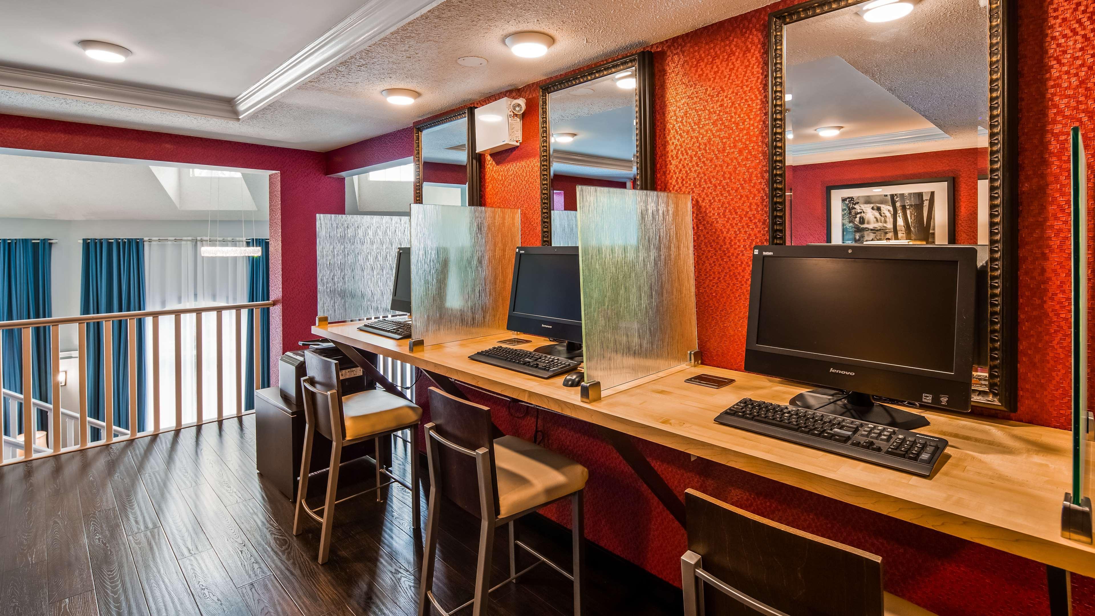 Best Western Plus Regency Inn And Conference Centre Abbotsford Exterior photo