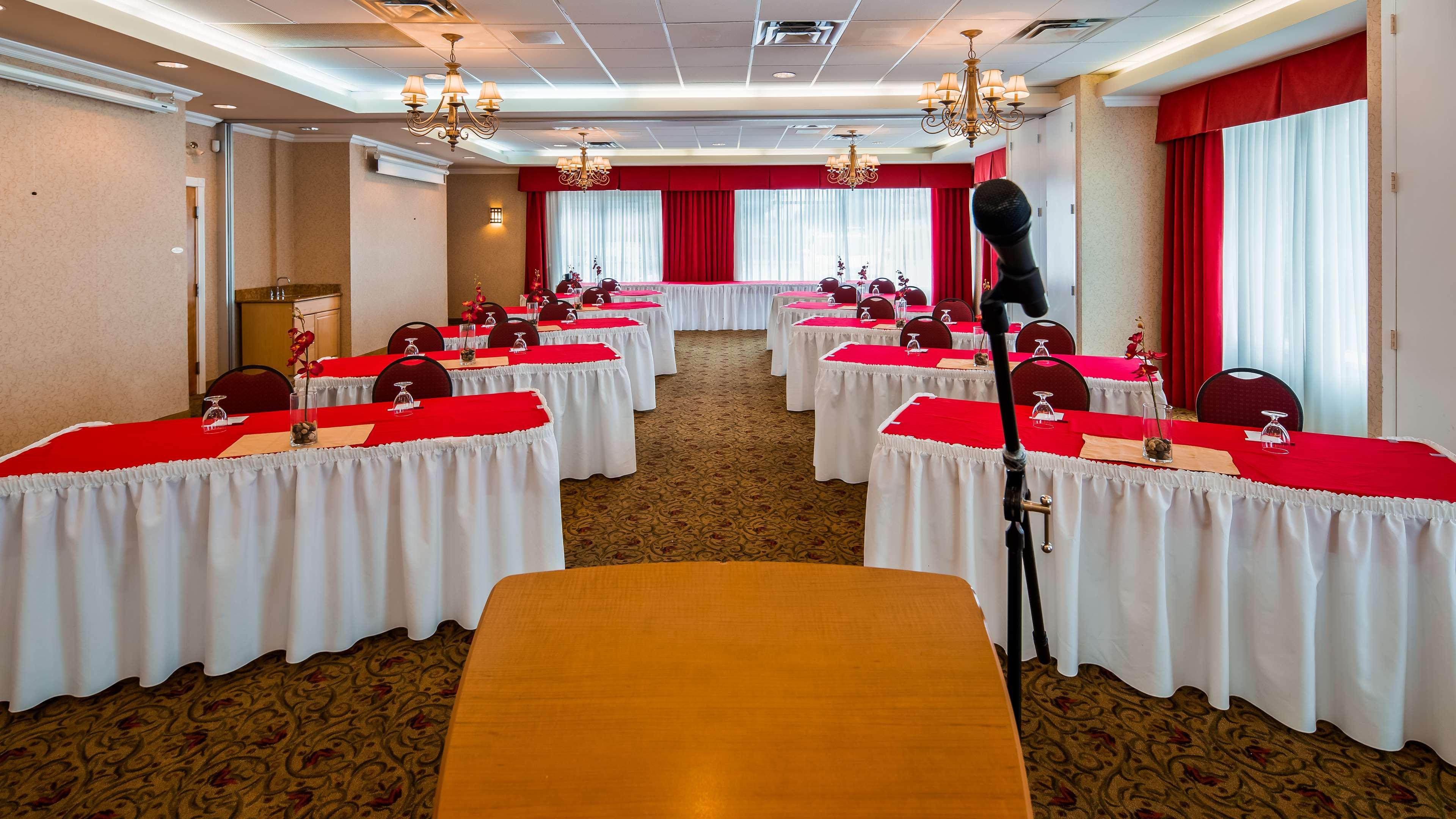 Best Western Plus Regency Inn And Conference Centre Abbotsford Exterior photo