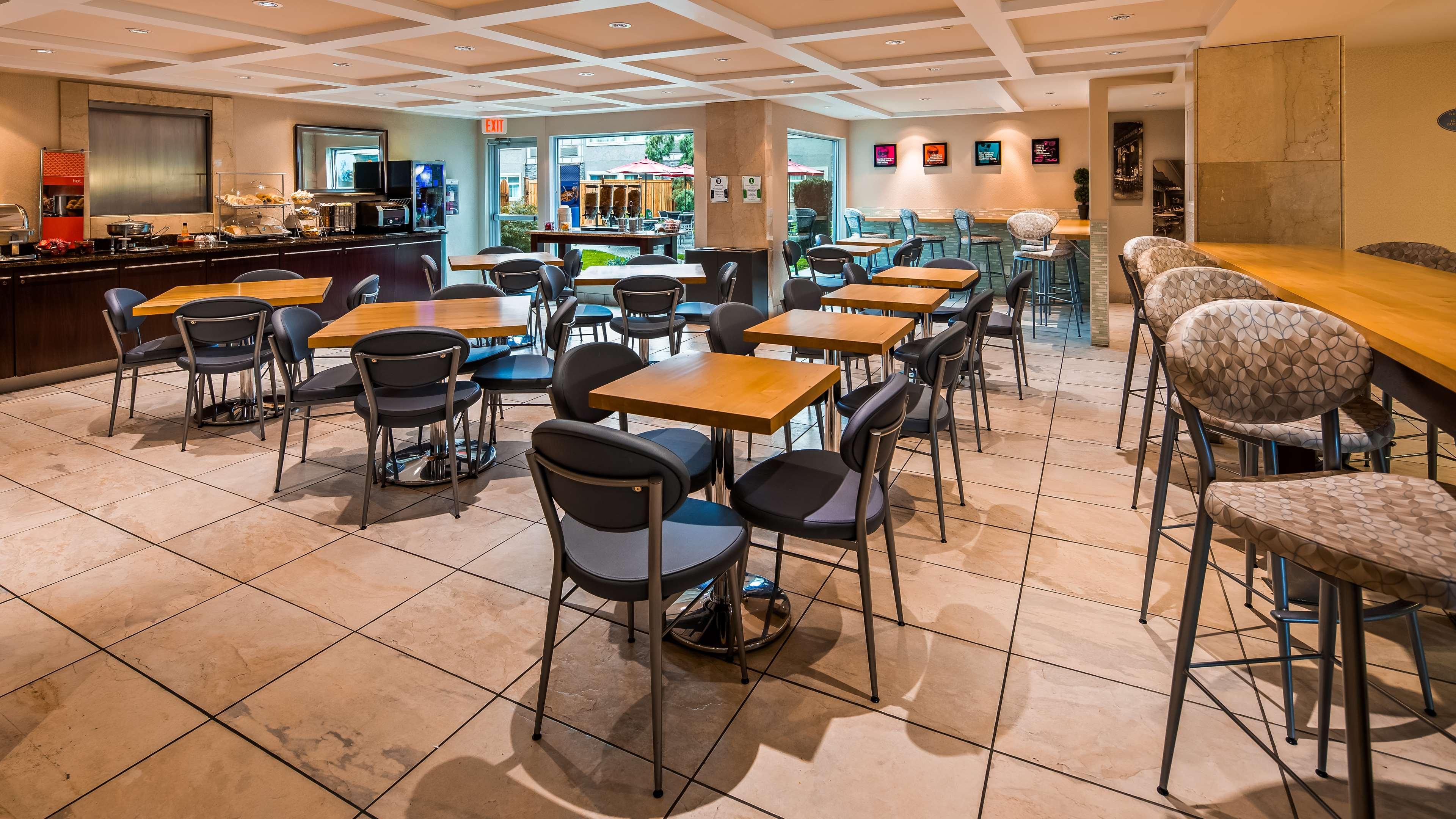 Best Western Plus Regency Inn And Conference Centre Abbotsford Exterior photo