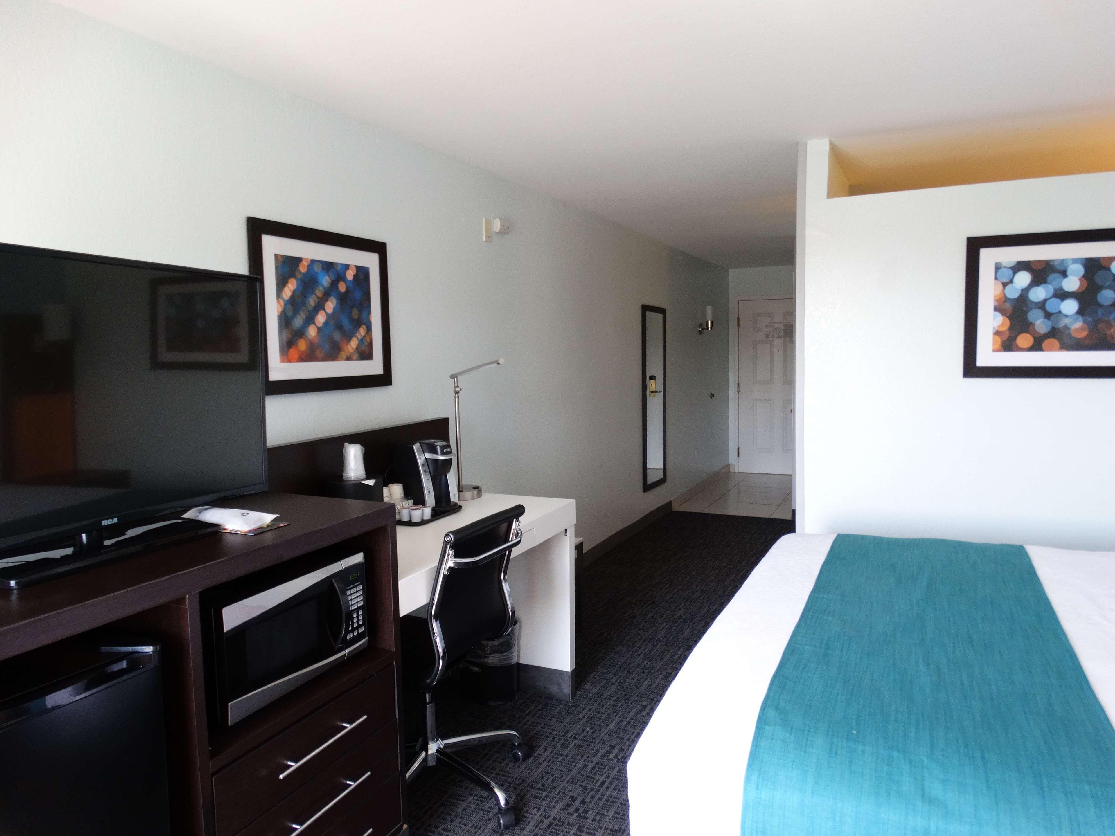 Best Western Plus Regency Inn And Conference Centre Abbotsford Exterior photo
