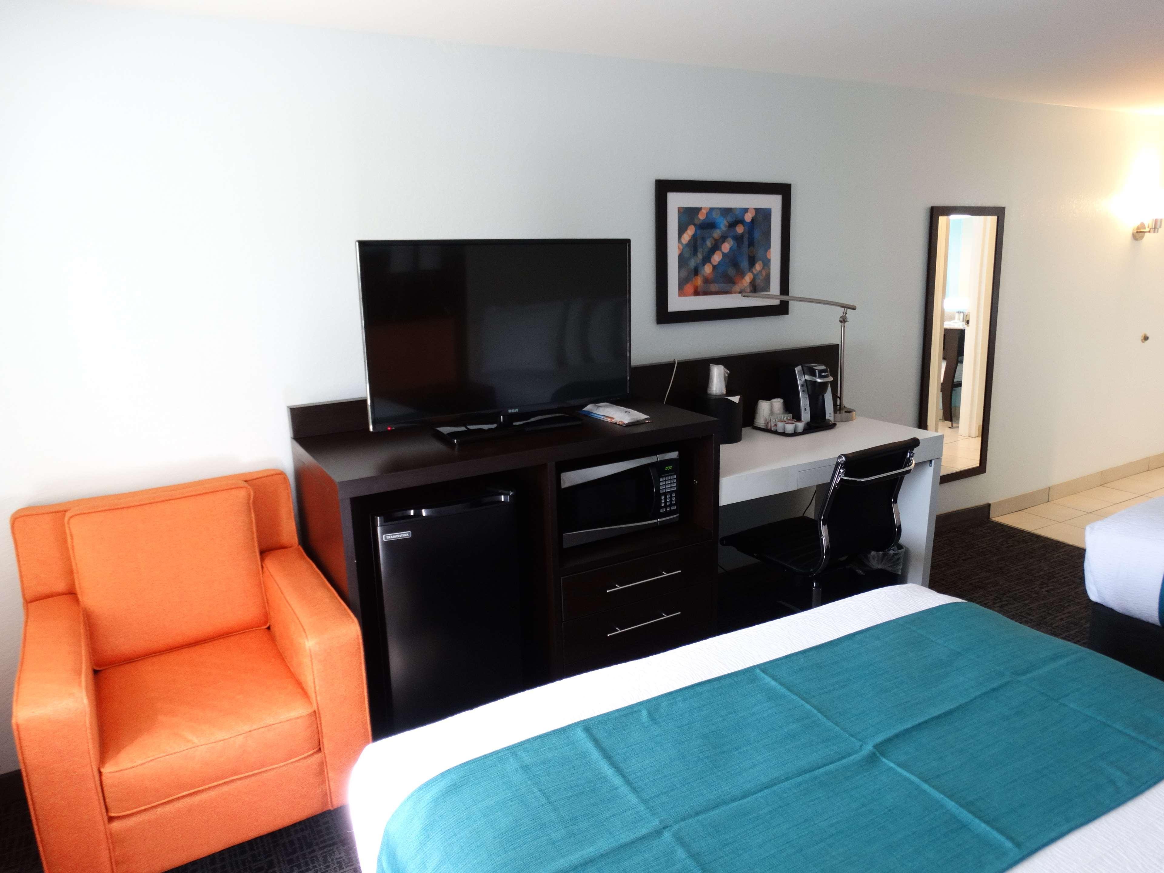 Best Western Plus Regency Inn And Conference Centre Abbotsford Exterior photo